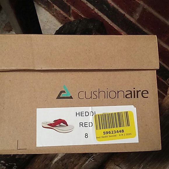 NIB Red Flip Flops - Picture 5 of 5